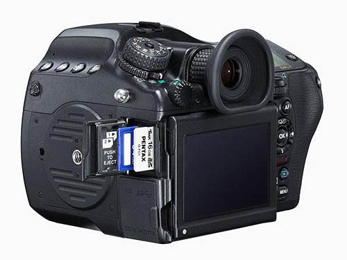 Pentax 645Z side1