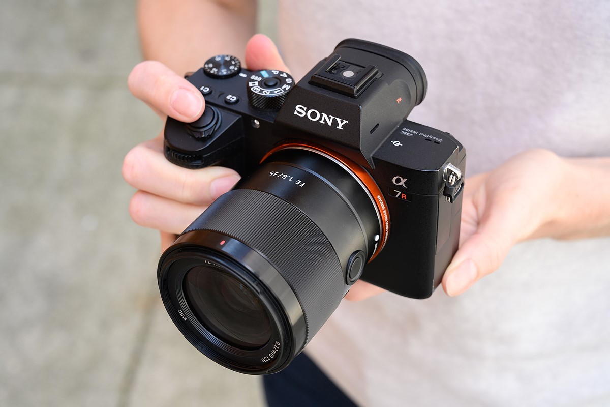 Sony Announced FE 35mm f/1.8 Lens for $748 ! – Camera News at Cameraegg